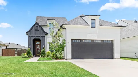 $425,000 | 105 Sleeply Vw Drive, Broussard, LA 70518