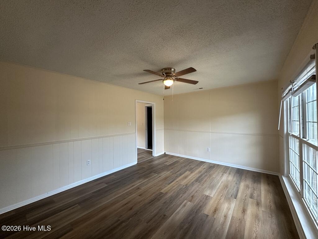 21 Crown Point Road Hubert, NC 28539 - Photo 2 of 13 Living Room