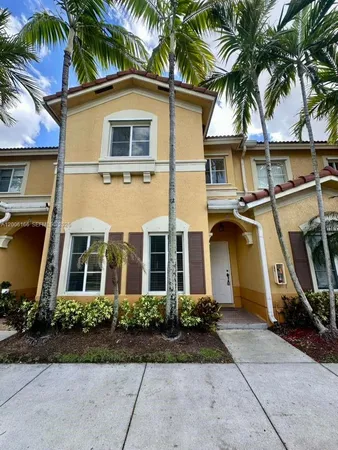 $3,200 | 10760 Northwest 82nd Terrace, Unit 87, Doral, FL 33178