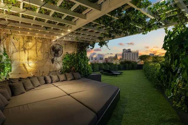 $3,425,000 | 2001 Meridian Avenue, Unit PH01, Miami Beach, FL 33139