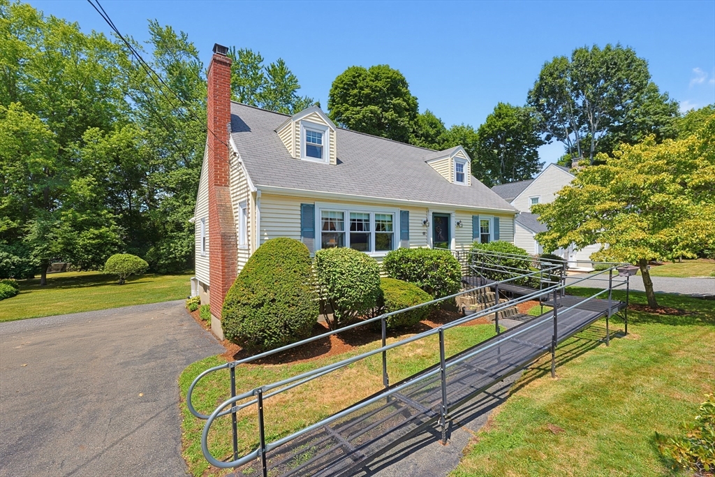 11 Bright Street Waltham, MA 02453 - Photo 1 of 34