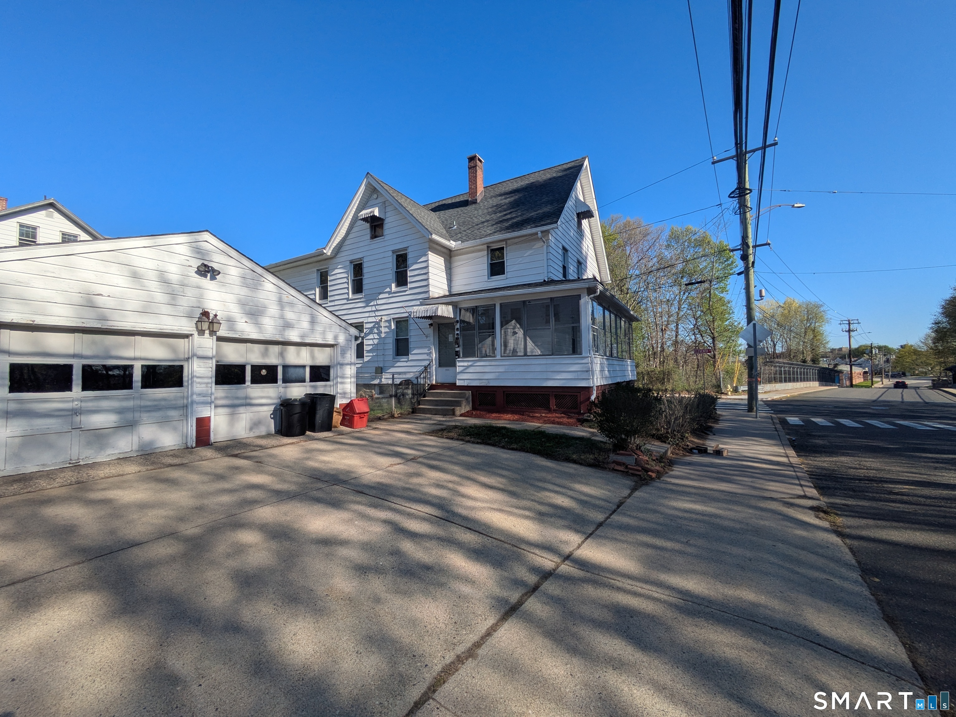 232 Hawkins Street Derby, CT 06418 - Photo 3 of 27