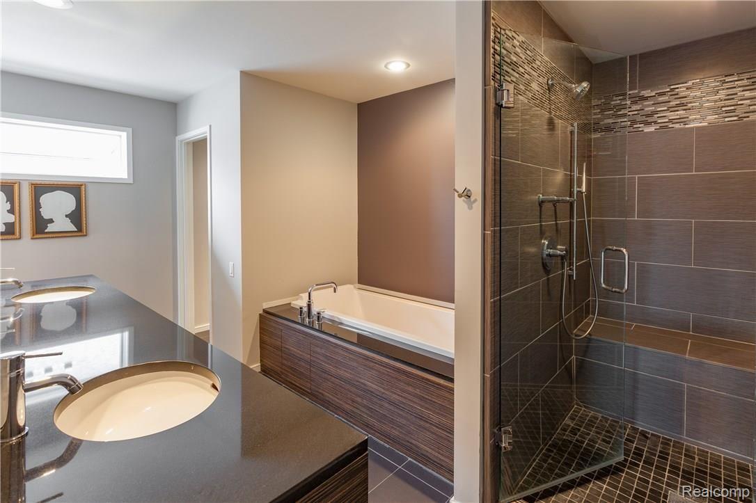 1422 Ruffner Avenue Birmingham, MI 48009 - Photo 17 of 27 Master Bath