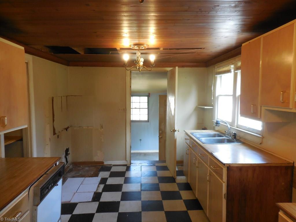 6744 Coltrane Mill Road Greensboro, NC 27406 - Photo 11 of 14