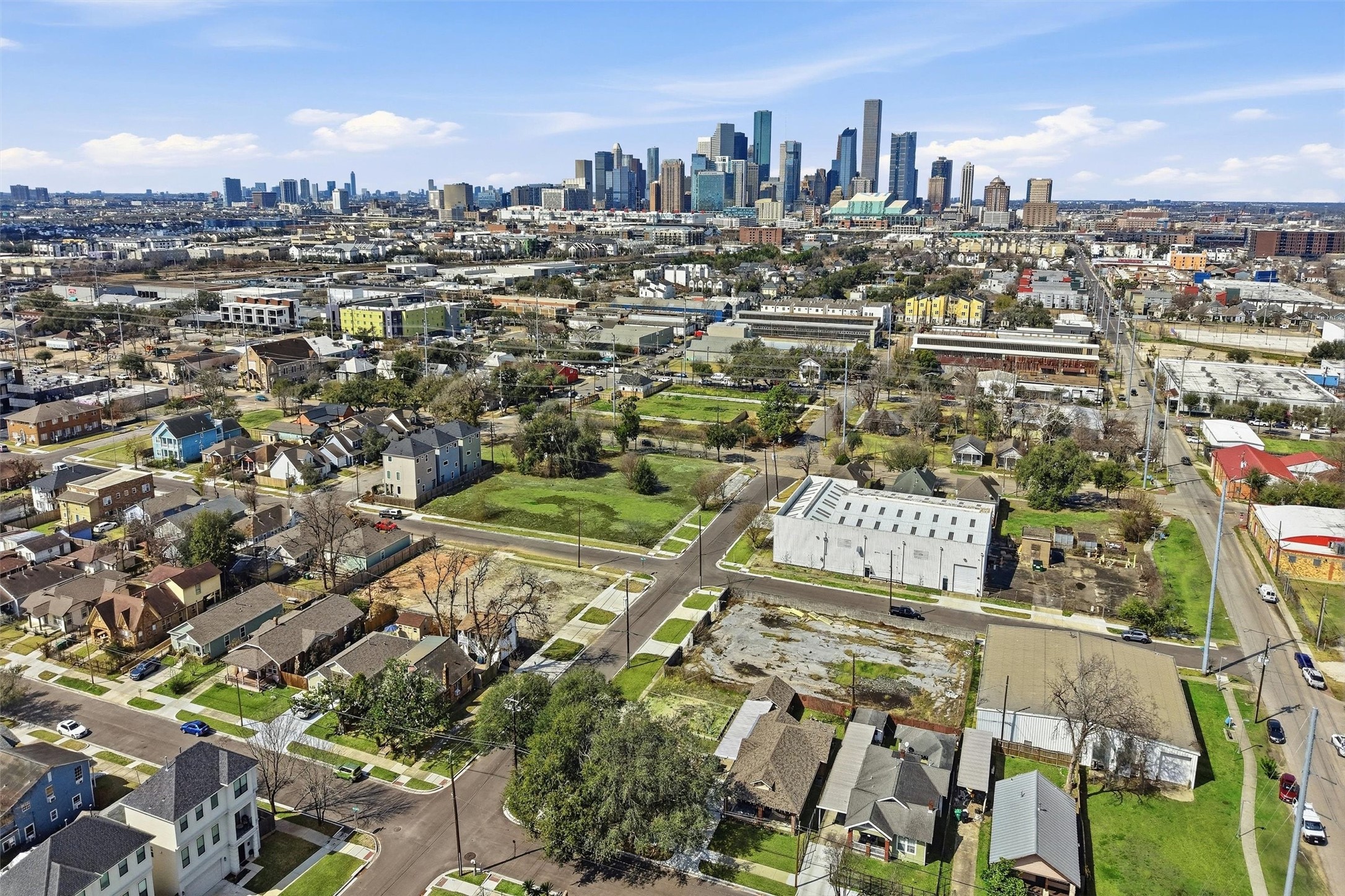 116 Everton Street Houston, TX 77003 - Photo 9 of 14 a view of a city