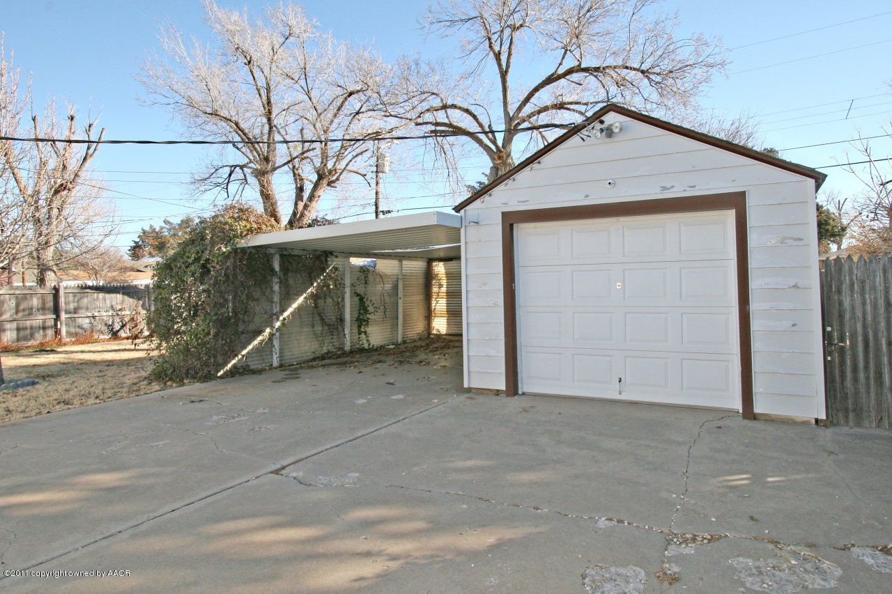927 South Rusk Street Amarillo, TX 79102 - Photo 12 of 13 a house with a outdoor space