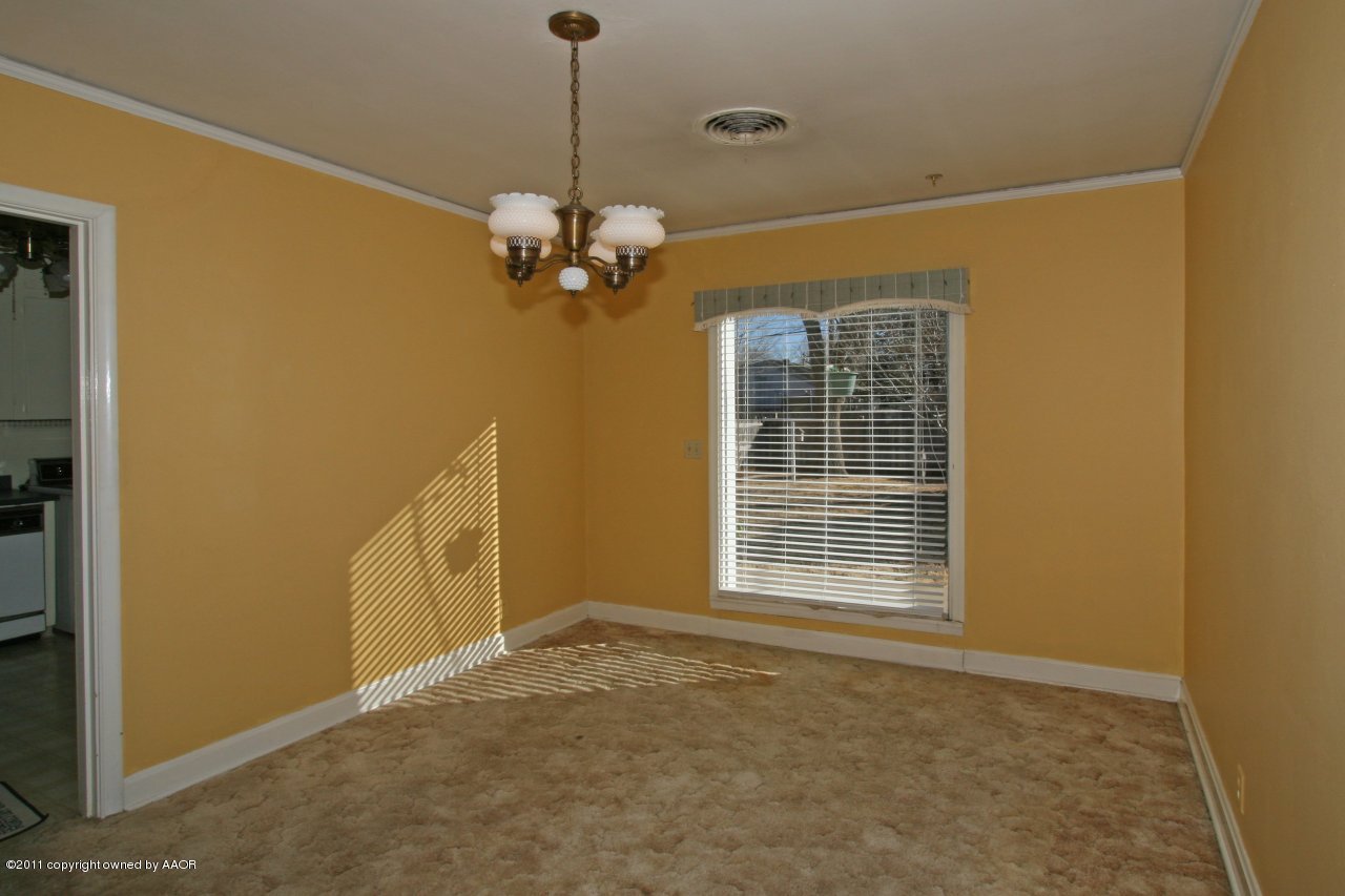 927 South Rusk Street Amarillo, TX 79102 - Photo 4 of 13 a view of livingroom with windows