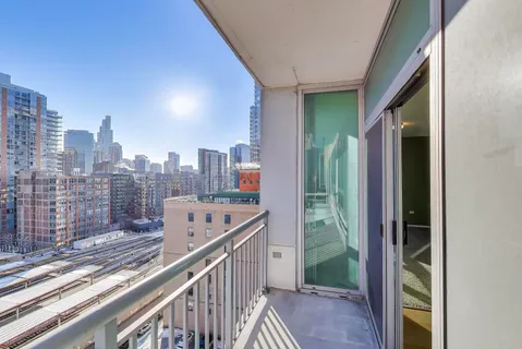 $275,000 | 701 South Wells Street, Unit 1402, Chicago, IL 60607