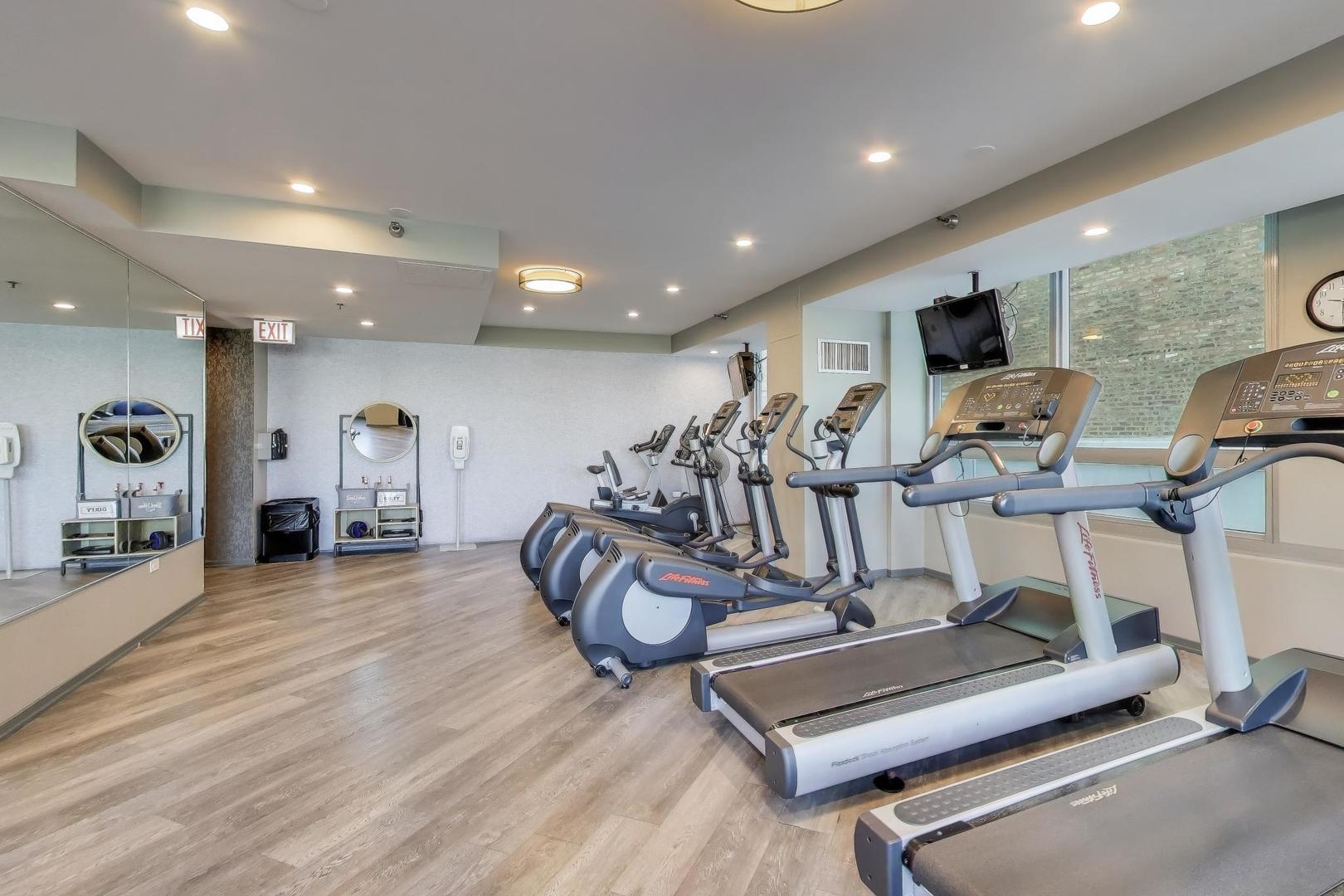 701 South Wells Street, Unit 1402 Chicago, IL 60607 - Photo 26 of 47 a view of a room with gym equipment