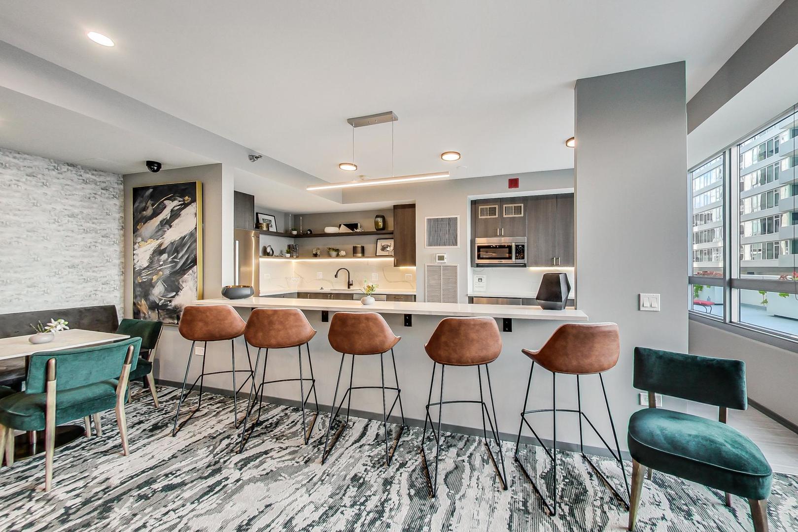 701 South Wells Street, Unit 1402 Chicago, IL 60607 - Photo 29 of 47 a living room with chairs and a table