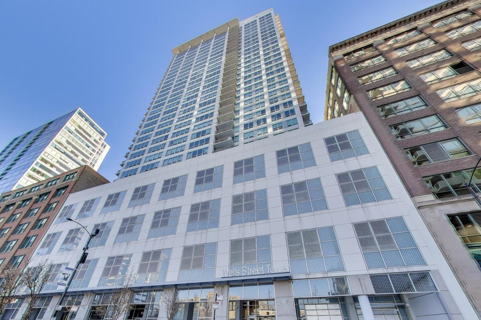 701 South Wells Street, Unit 1402 Chicago, IL 60607 - Photo 3 of 47 front view of a building