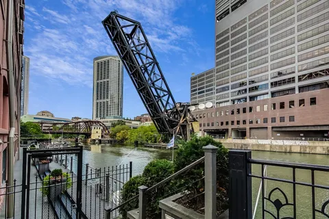 $275,000 | 701 South Wells Street, Unit 1402, Chicago, IL 60607