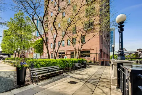 $275,000 | 701 South Wells Street, Unit 1402, Chicago, IL 60607