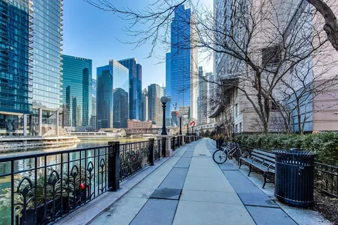 $275,000 | 701 South Wells Street, Unit 1402, Chicago, IL 60607