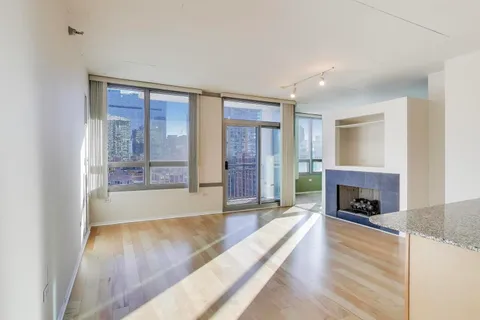 $275,000 | 701 South Wells Street, Unit 1402, Chicago, IL 60607