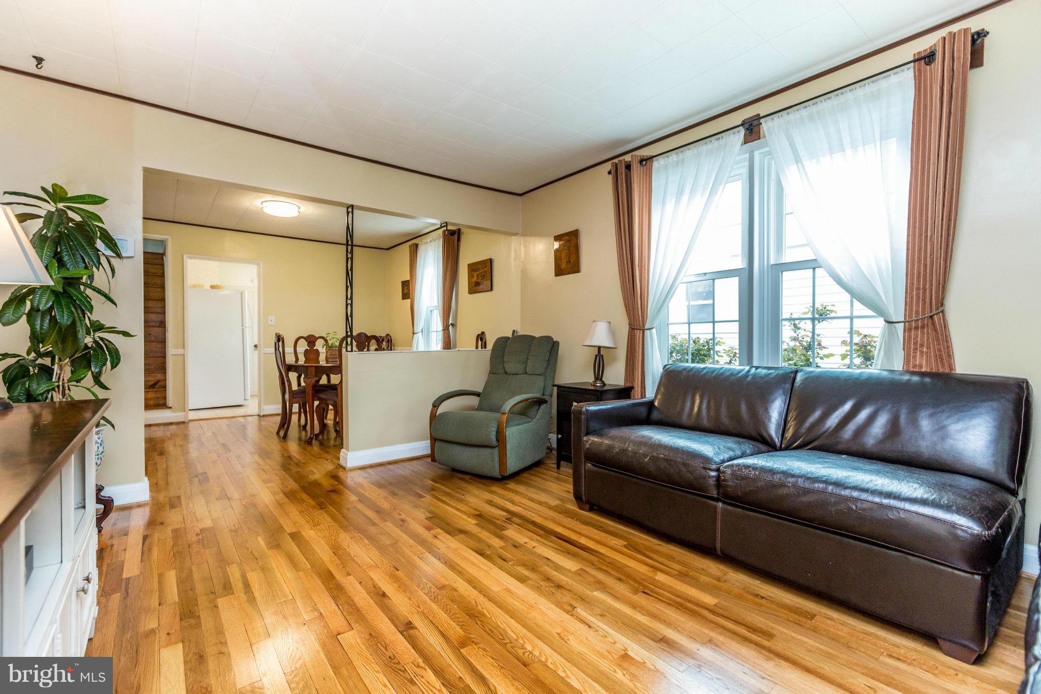 2508 Linwood Road Baltimore, MD 21234 - Photo 2 of 27 Living Room
