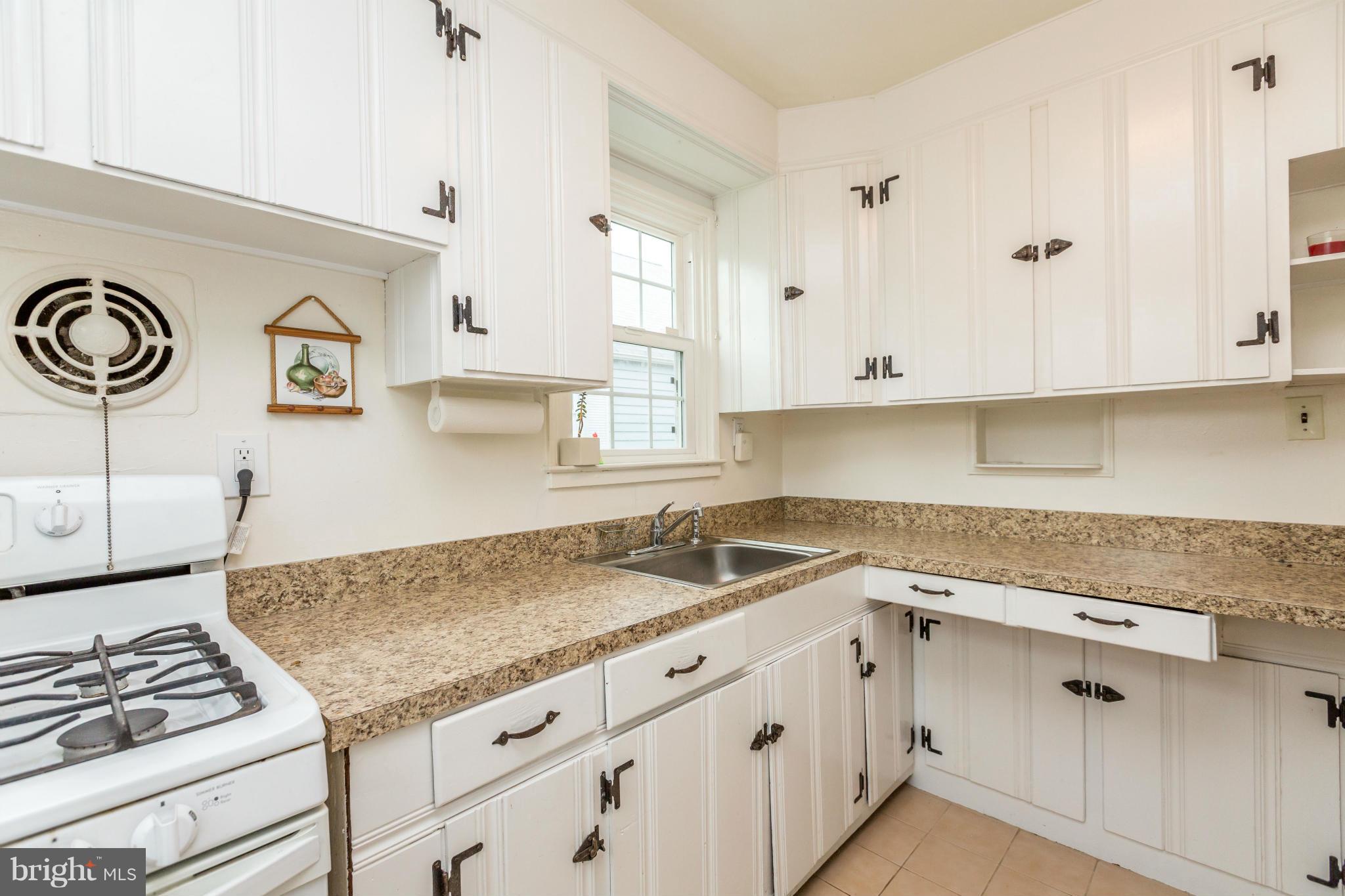 2508 Linwood Road Baltimore, MD 21234 - Photo 10 of 27 Kitchen