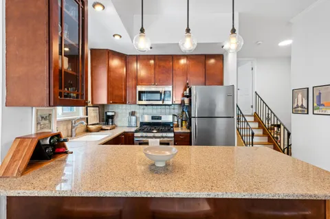 $799,000 | 377 3rd Street, Unit 1, Jersey City, NJ 07302