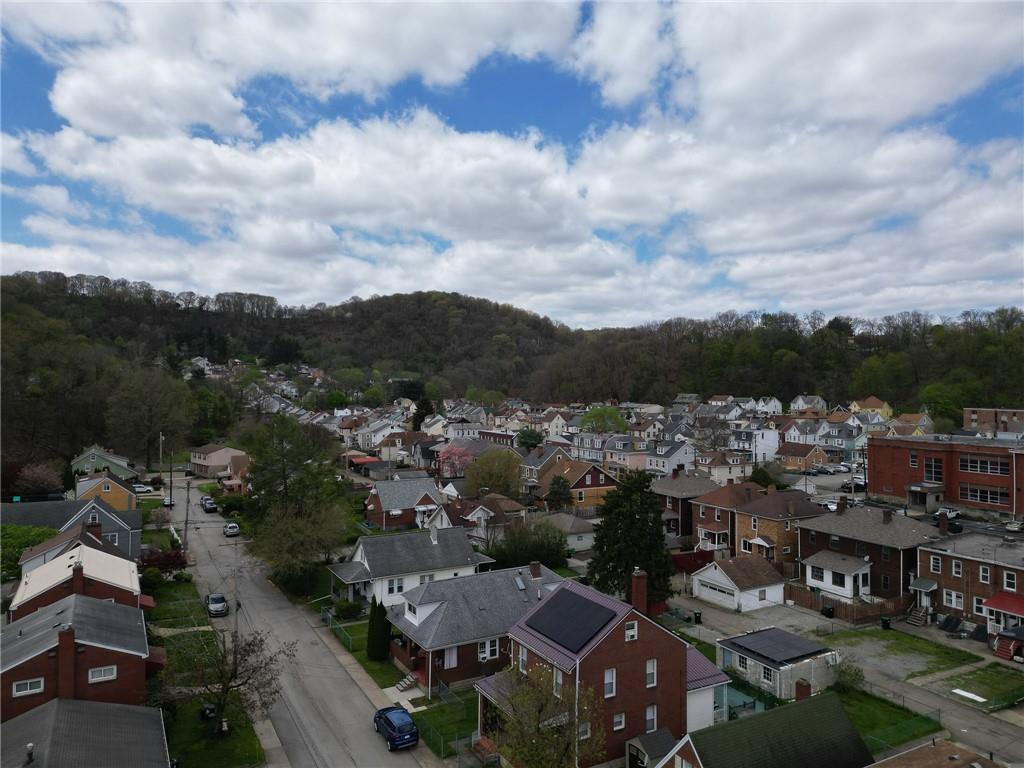 21 Spring Street Etna, PA 15223 - Photo 3 of 27 a view of a city