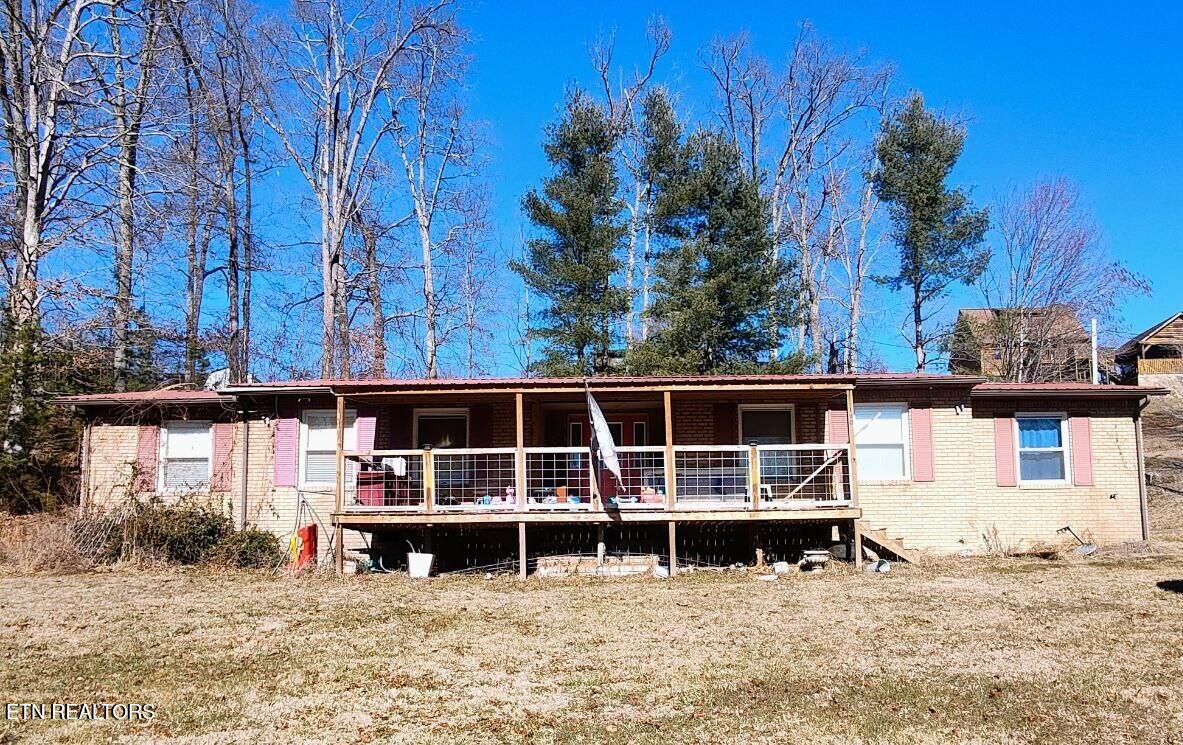 190 Parliament Road Harrogate, TN 37752 - Photo 2 of 8 2