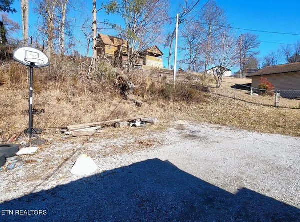 $159,000 | 190 Parliament Road, Harrogate, TN 37752