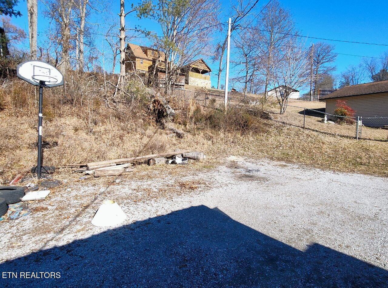 190 Parliament Road Harrogate, TN 37752 - Photo 5 of 8 5