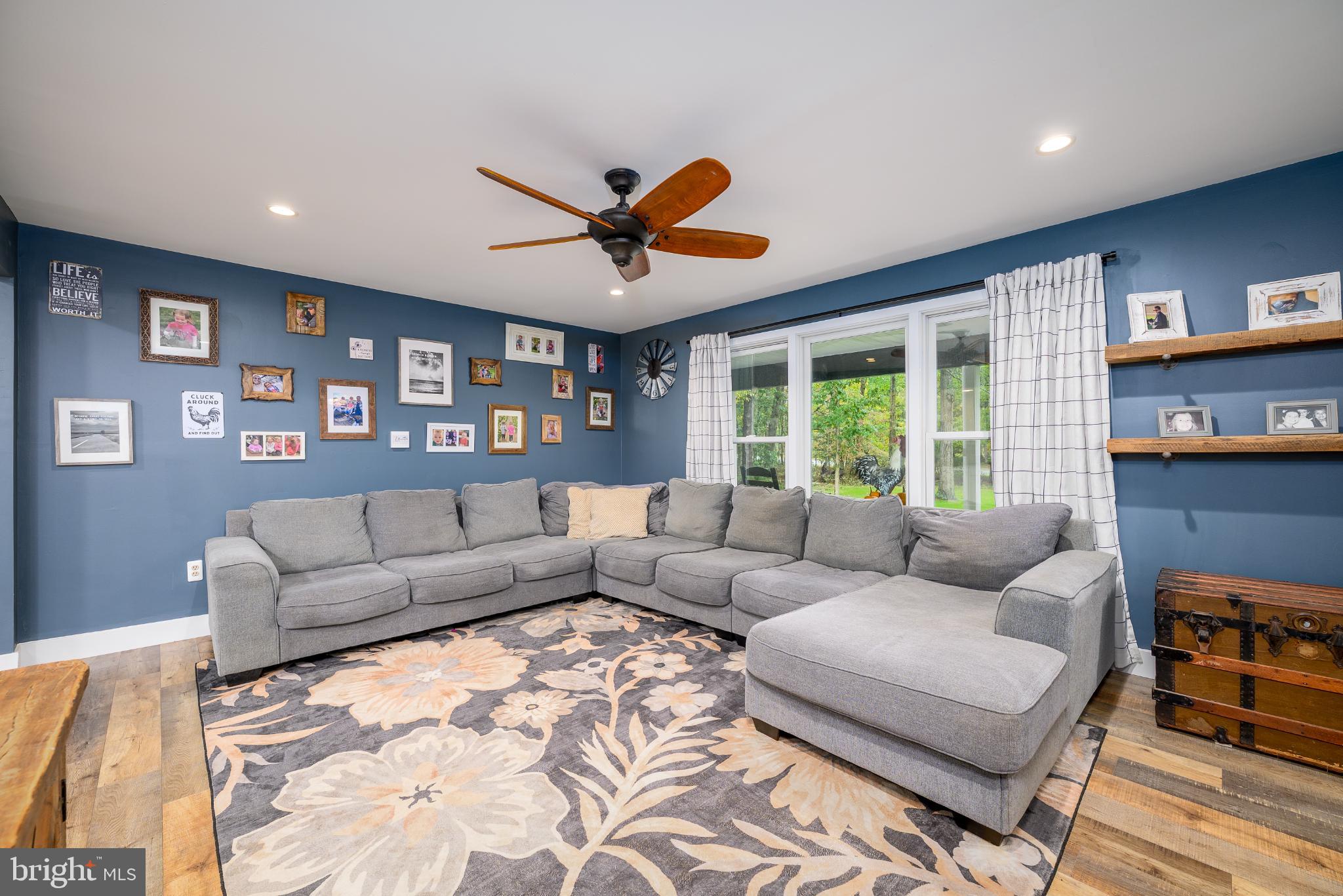 453 Stage Road Little Egg Harbor, NJ 08087 - Photo 18 of 54 Cozy living space with vibrant blue walls.