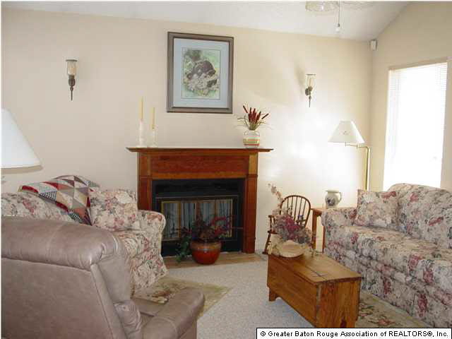 2059 Deer Ridge Avenue Baton Rouge, LA 70816 - Photo 4 of 7