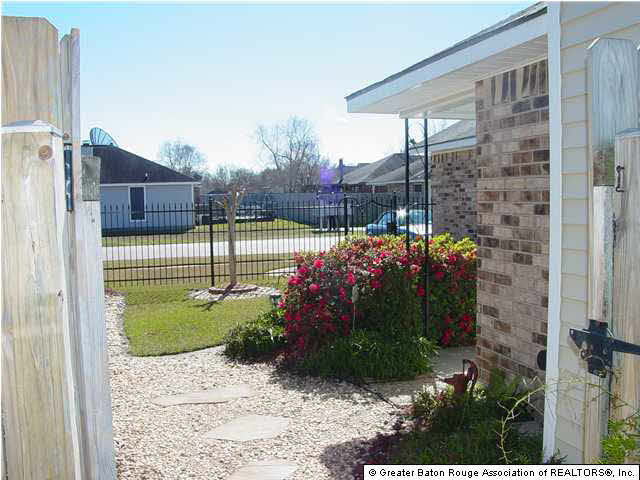 2059 Deer Ridge Avenue Baton Rouge, LA 70816 - Photo 6 of 7