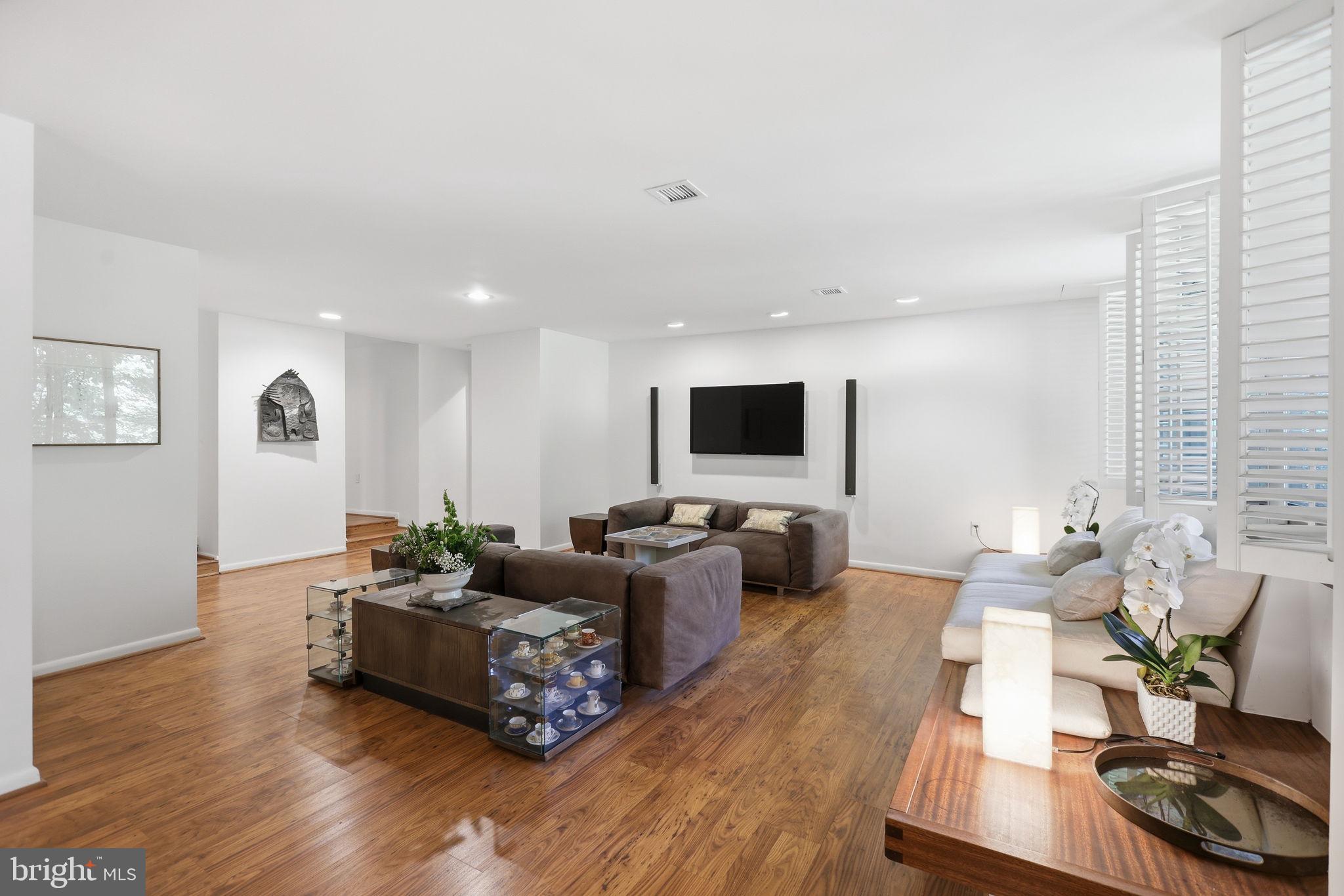 4100 Cathedral Avenue Northwest, Unit 615 Washington, DC 20016 - Photo 10 of 48