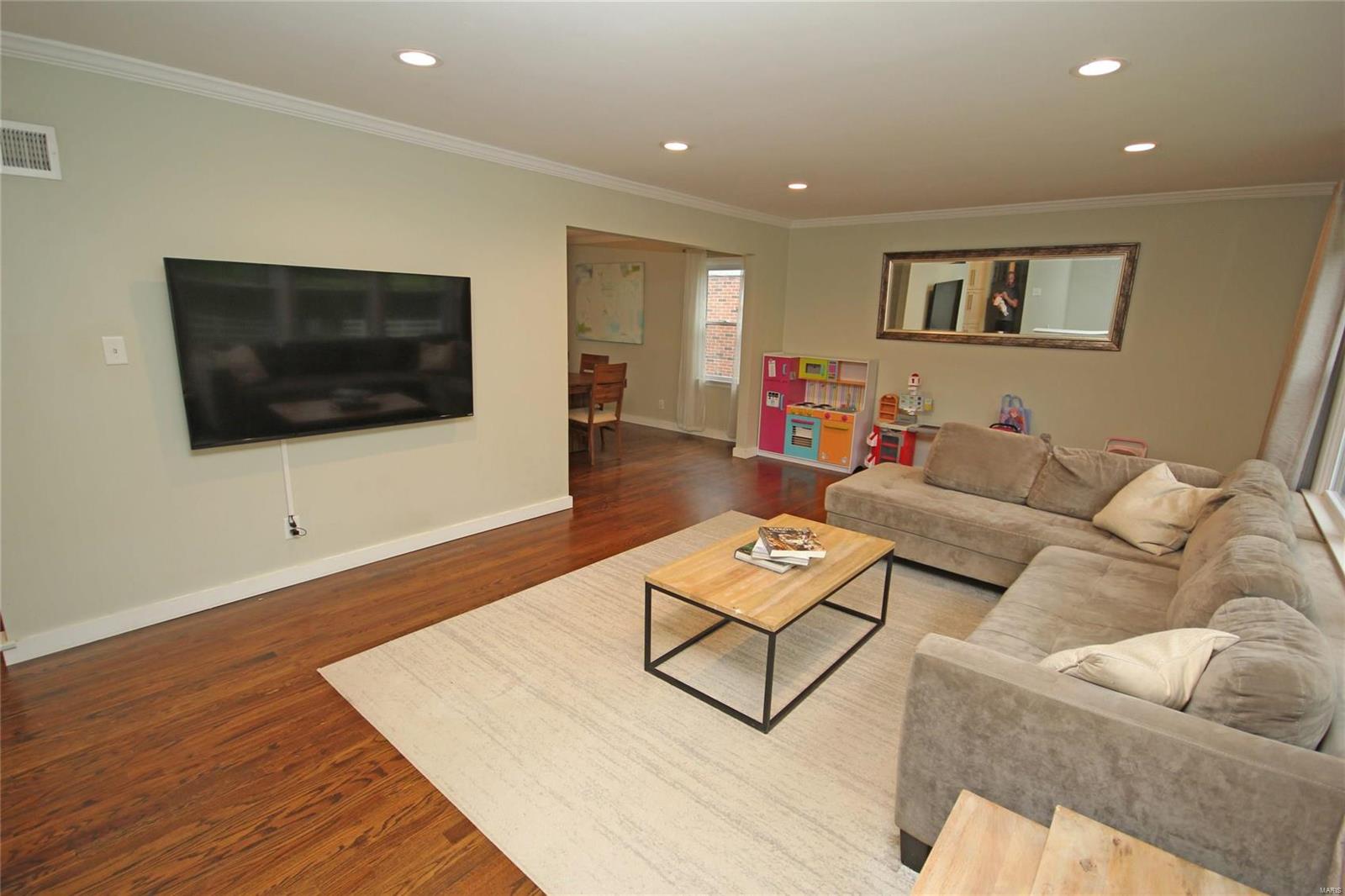709 Edgar Road St. Louis, MO 63119 - Photo 3 of 35 Gallery Image 3