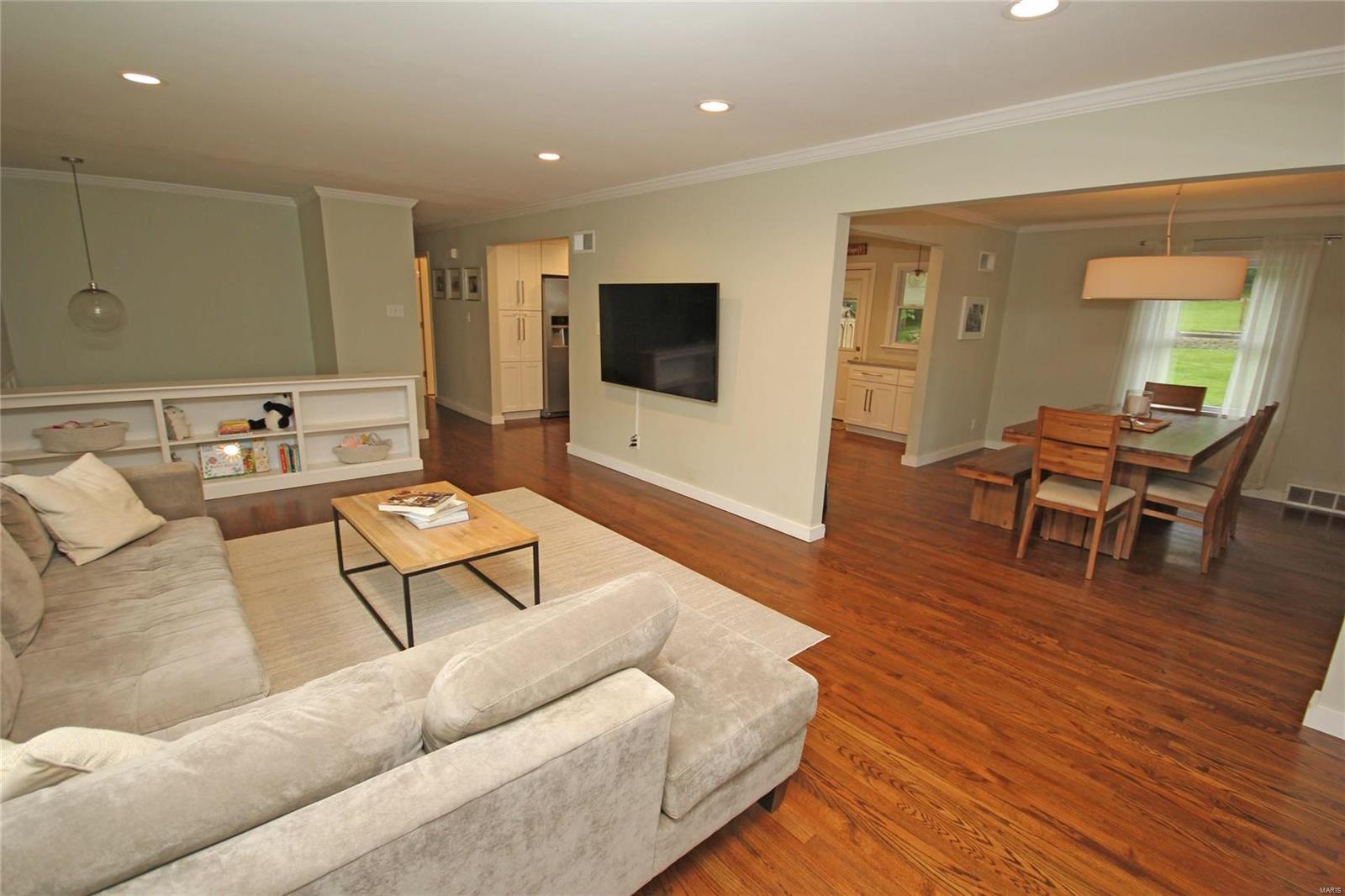 709 Edgar Road St. Louis, MO 63119 - Photo 4 of 35 Gallery Image 4