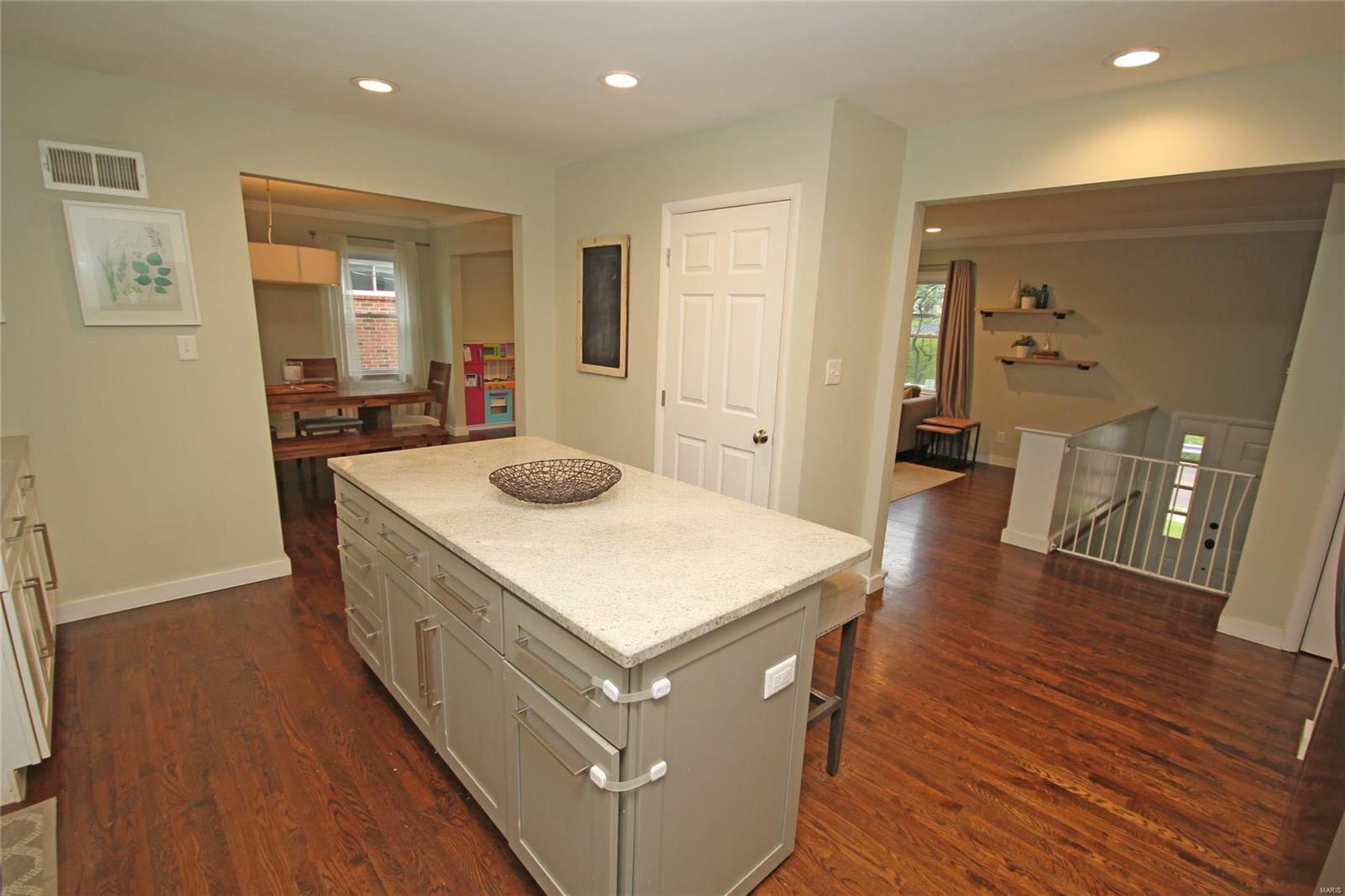 709 Edgar Road St. Louis, MO 63119 - Photo 6 of 35 Gallery Image 6