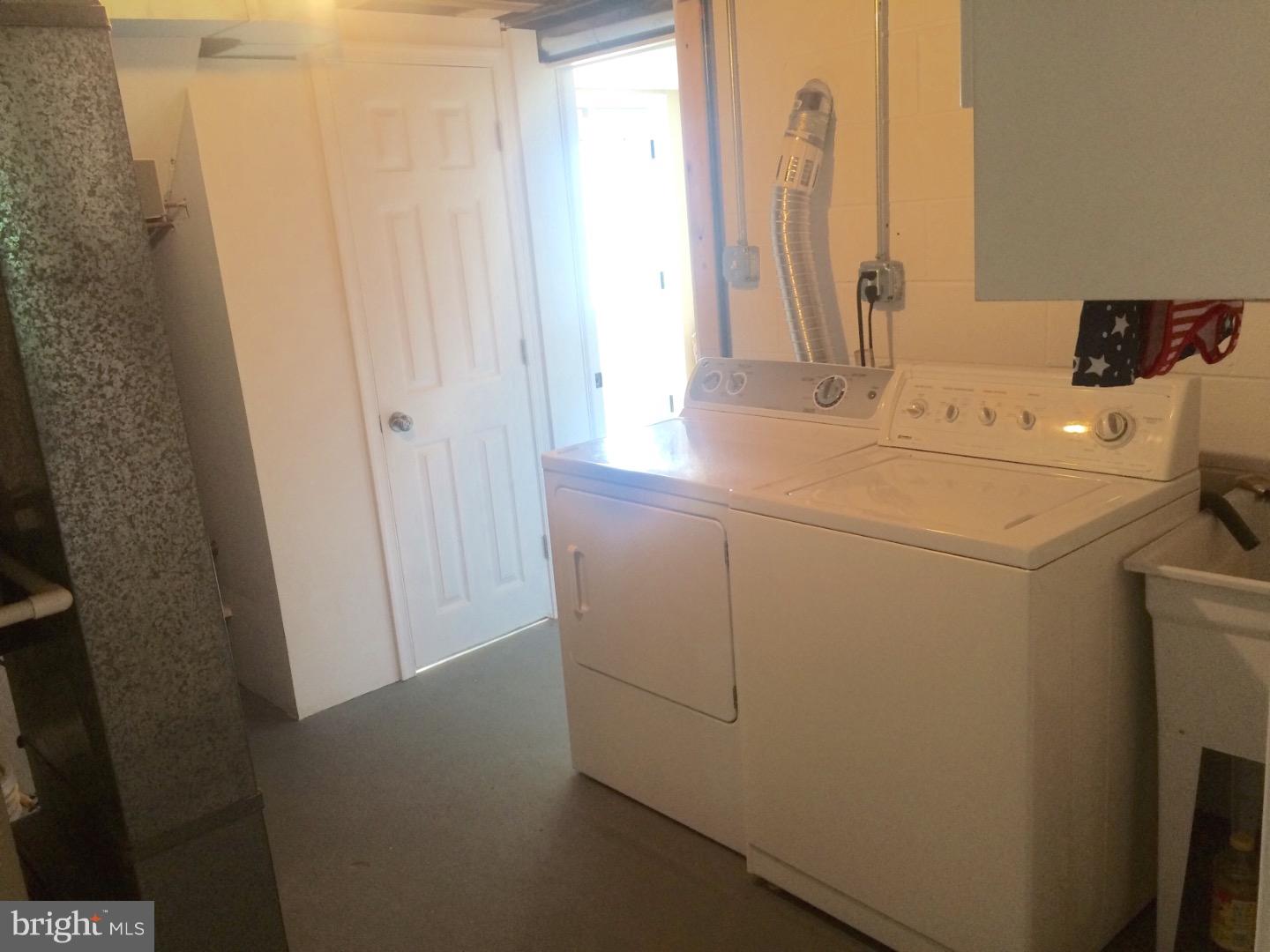 12559 Chilton Road Philadelphia, PA 19154 - Photo 11 of 14 Laundry Room