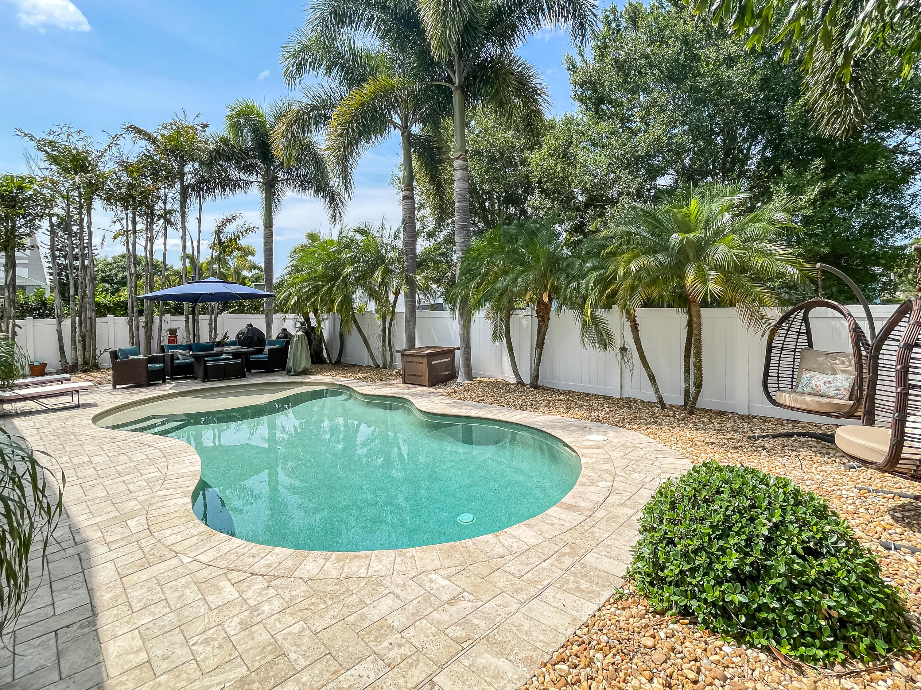 2565 Southwest Riviera Road Stuart, FL 34997 - Photo 18 of 22 Pool & patio
