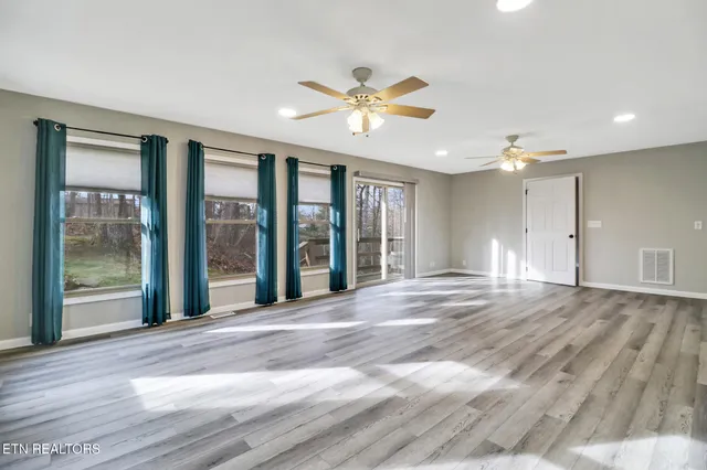 $260,000 | 114 Lakeshire Drive, Crossville, TN 38558