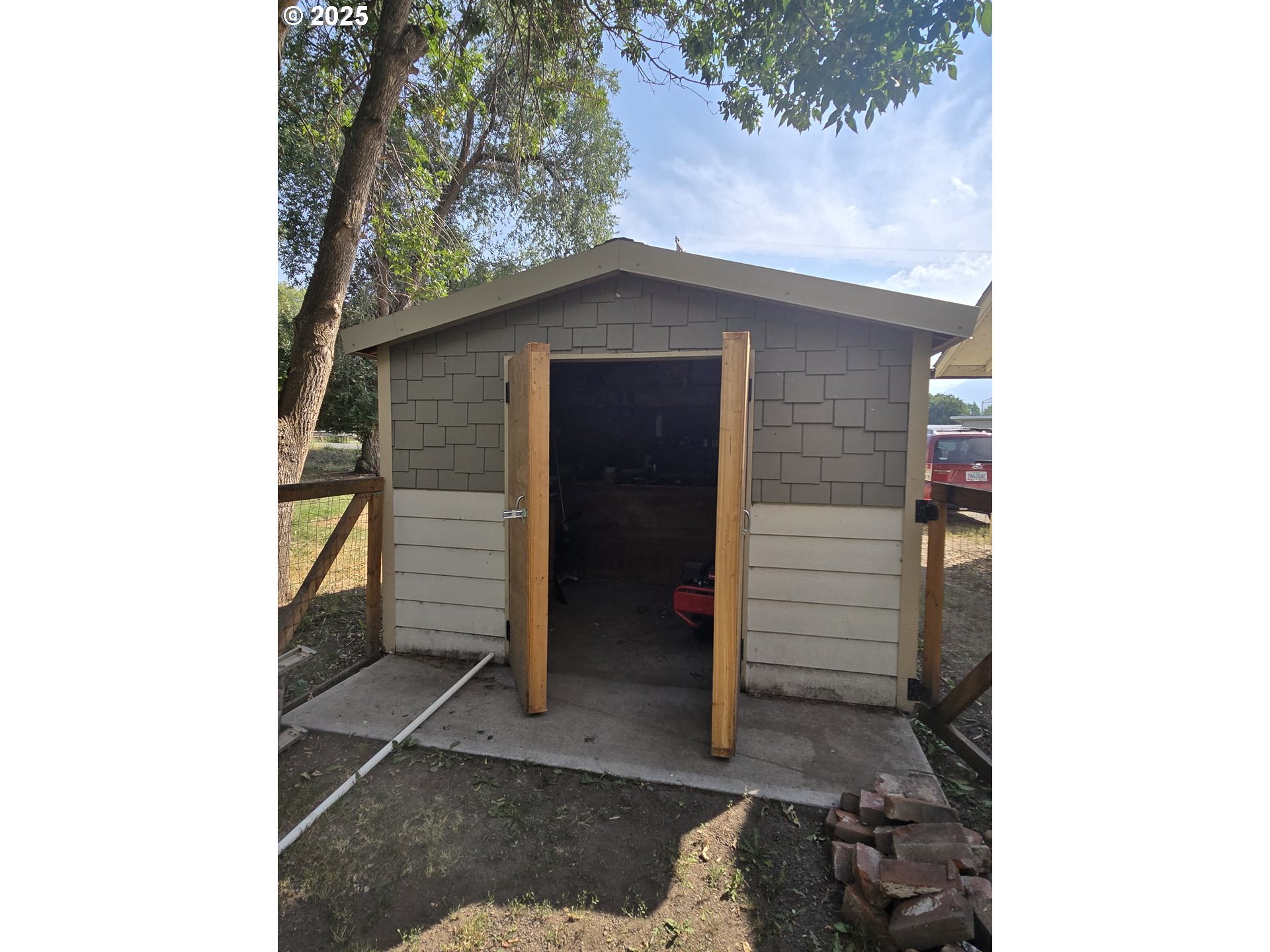 407 Residence Street Enterprise, OR 97828 - Photo 23 of 43 a backyard of a house