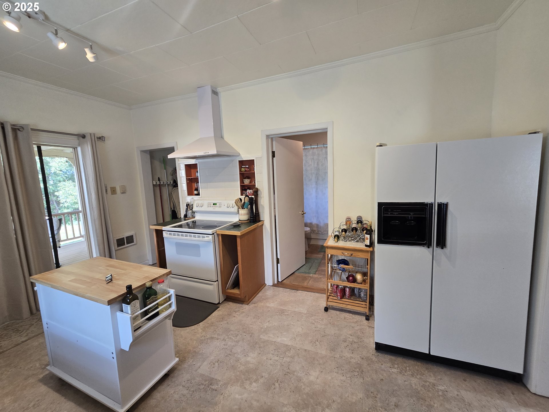 407 Residence Street Enterprise, OR 97828 - Photo 35 of 43 a kitchen with a refrigerator and a stove