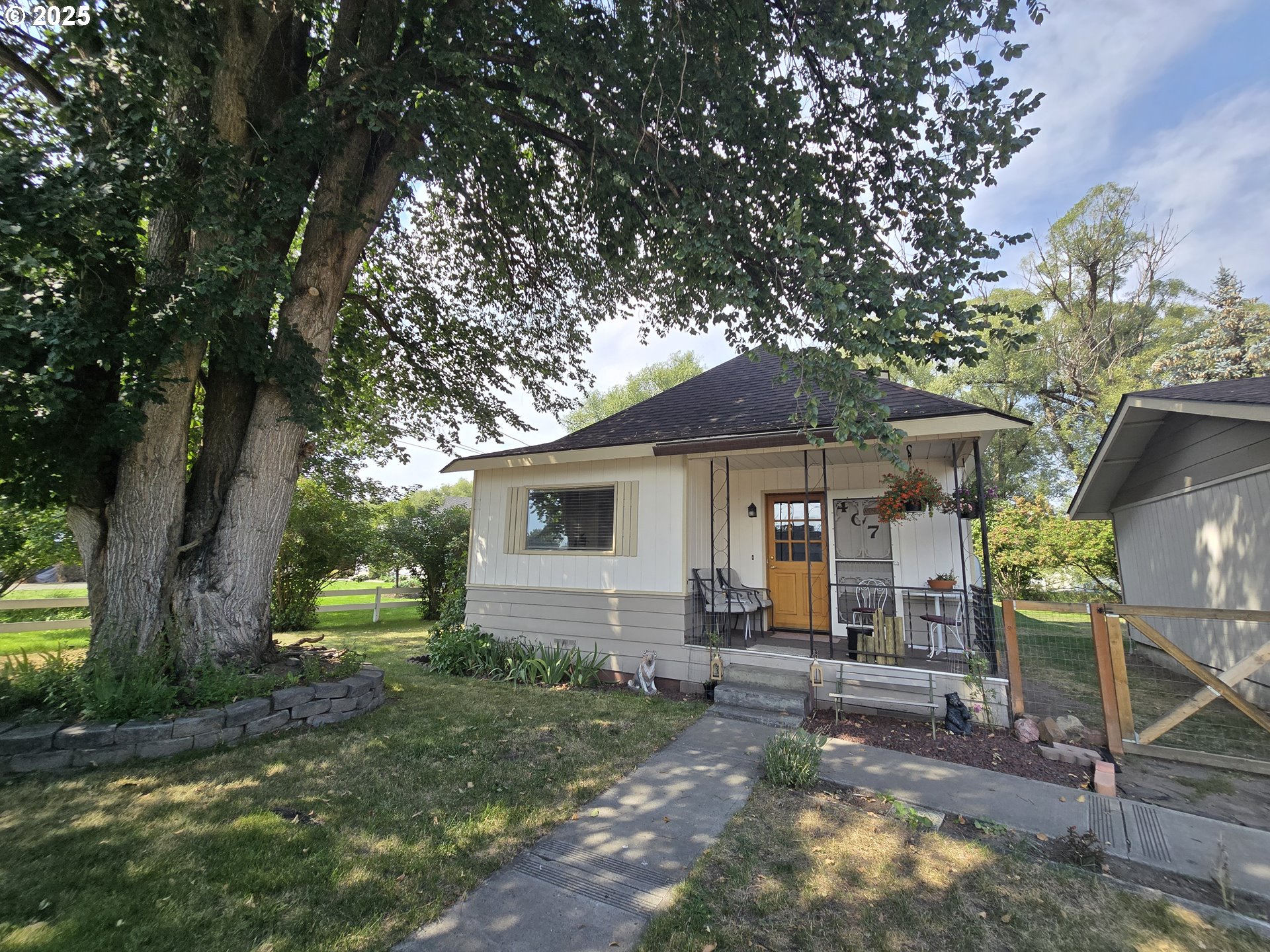 407 Residence Street Enterprise, OR 97828 - Photo 5 of 43 a front view of a house with garden