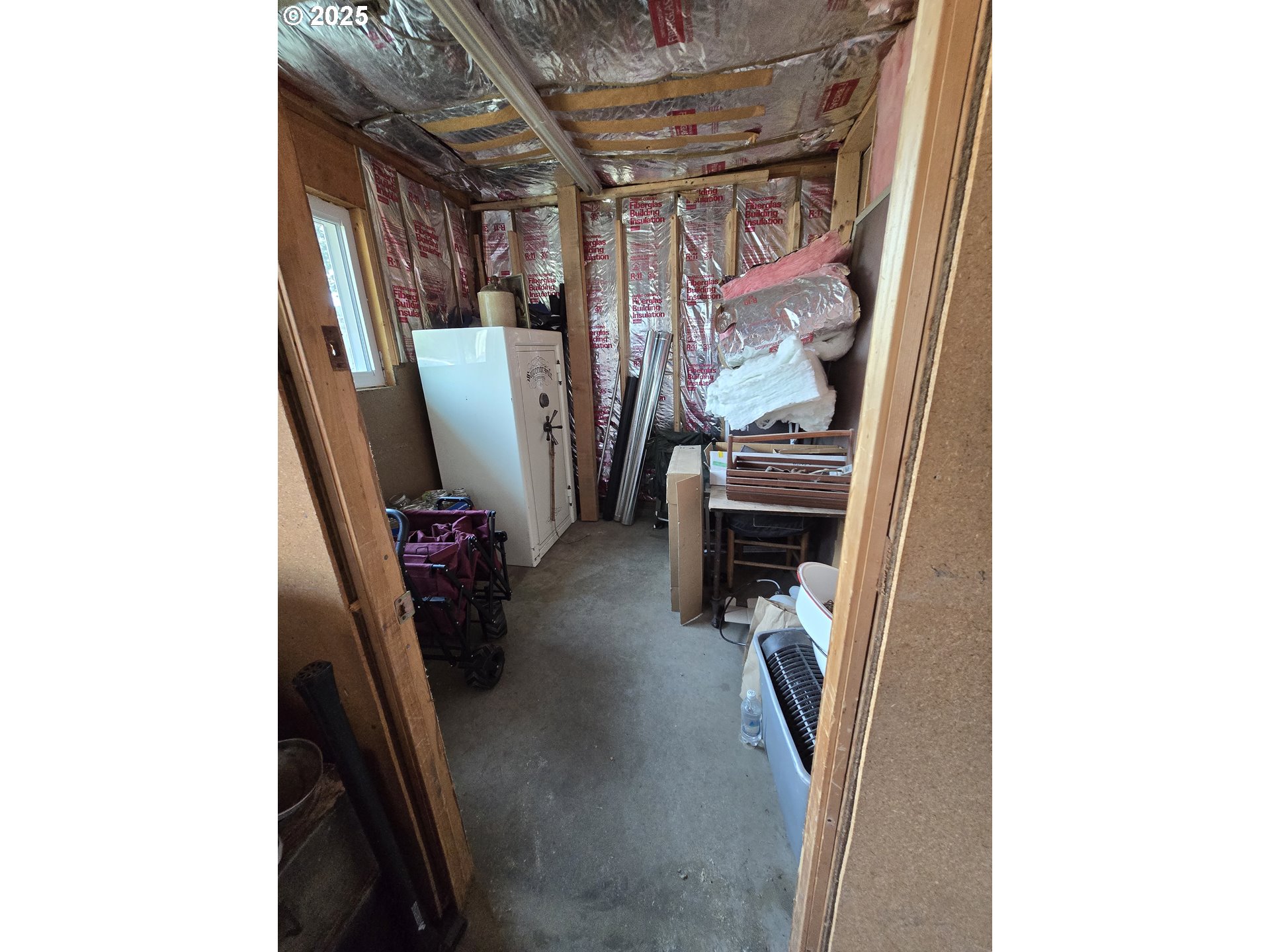 407 Residence Street Enterprise, OR 97828 - Photo 9 of 43 a view of a room with gym equipment