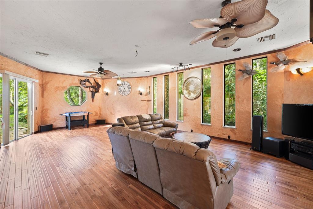 1343 Ranchero Drive Sarasota, FL 34240 - Photo 38 of 68