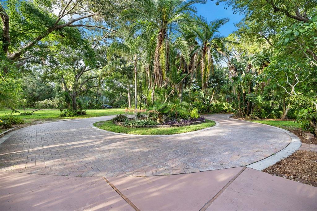 1343 Ranchero Drive Sarasota, FL 34240 - Photo 9 of 68