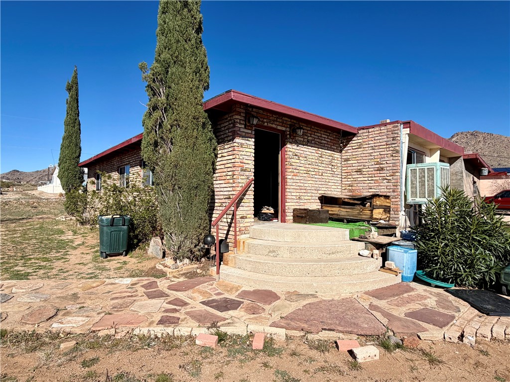 4360 Smoketree Road Golden Valley, AZ 86413 - Photo 1 of 20 Front door