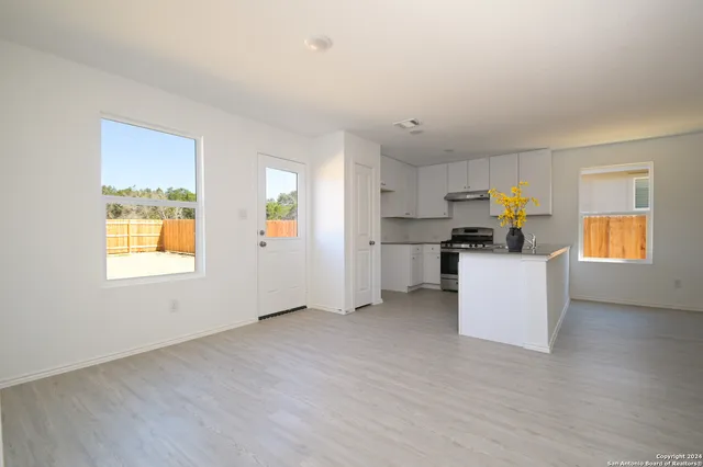 $1,900 | 6235 Chastetree, Bulverde, TX 78163