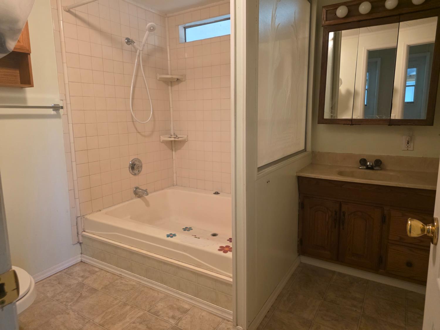 69 Kit Road, Unit 69 Sacramento, CA 95838 - Photo 14 of 32 Jack and Jill bathroom with the master bedroom.