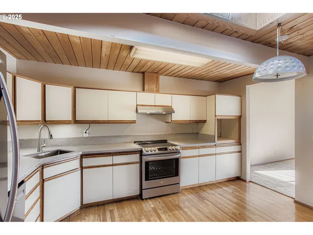 $360,000 | 7968 Southwest Scholls Ferry Road, Beaverton, OR 97008