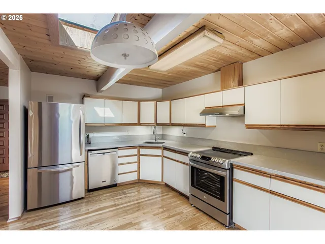 $360,000 | 7968 Southwest Scholls Ferry Road, Beaverton, OR 97008