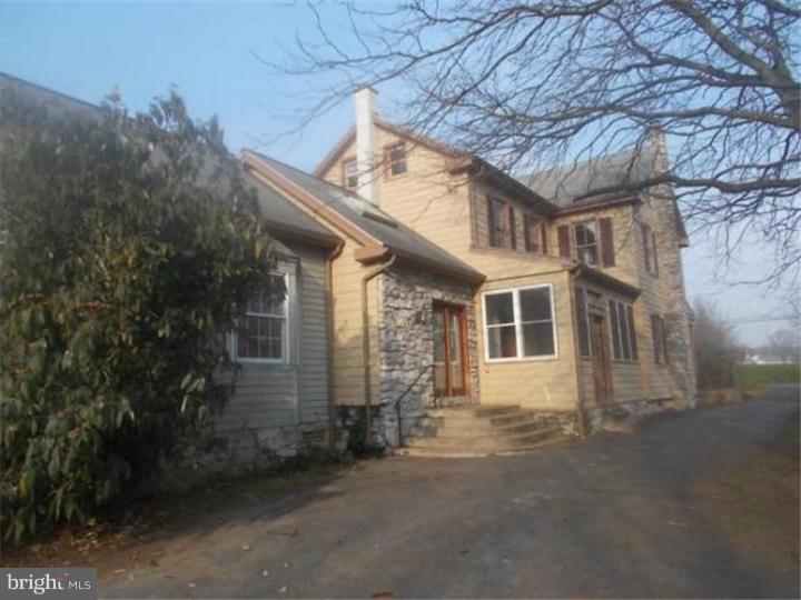 2868 Weaver Road Lancaster, PA 17601 - Photo 2 of 9 Exterior Back