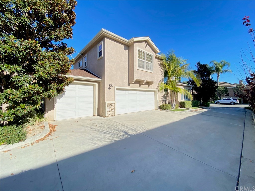 2455 Elden Avenue Costa Mesa, CA 92627 - Photo 4 of 13 three car garage