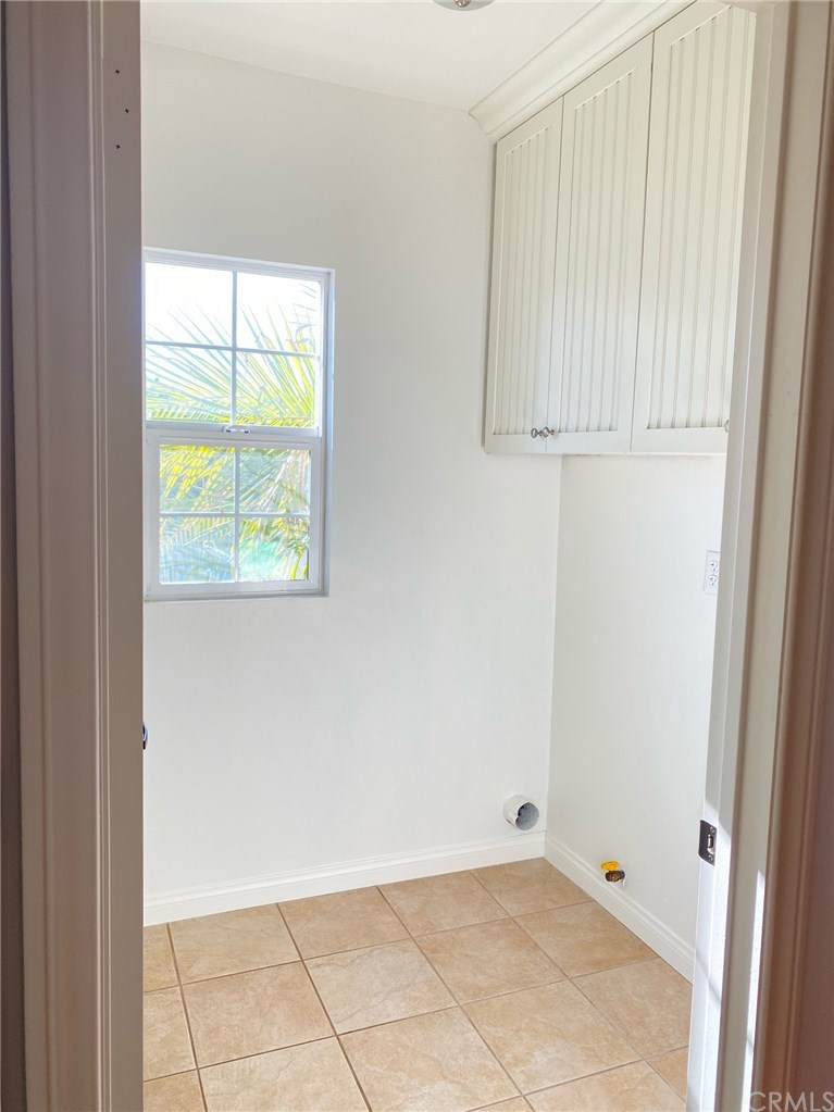2455 Elden Avenue Costa Mesa, CA 92627 - Photo 10 of 13 Laundry room